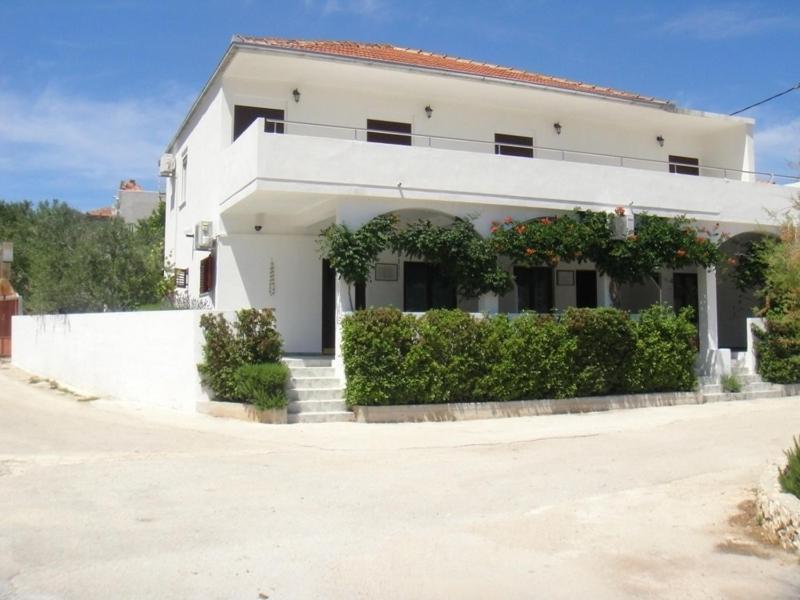Apartments Ivan Orlic Винишче Экстерьер фото